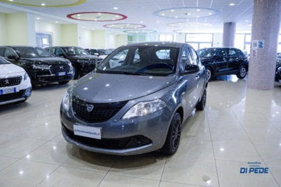 Lancia Ypsilon 1.0 FireFly 5 porte S&S Hybrid Ecochic Silver usata