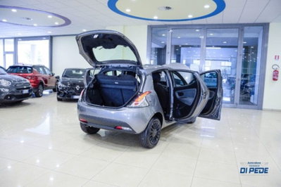 Lancia Ypsilon 1.0 FireFly 5 porte S&S Hybrid Ecochic Silver (10)