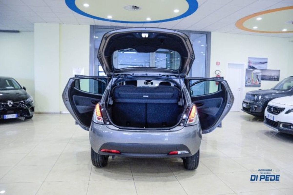 Lancia Ypsilon 1.0 FireFly 5 porte S&S Hybrid Ecochic Silver (11)