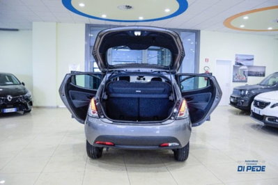 Lancia Ypsilon 1.0 FireFly 5 porte S&S Hybrid Ecochic Silver (11)