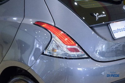 Lancia Ypsilon 1.0 FireFly 5 porte S&S Hybrid Ecochic Silver (18)