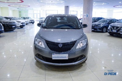 Lancia Ypsilon 1.0 FireFly 5 porte S&S Hybrid Ecochic Silver (2)