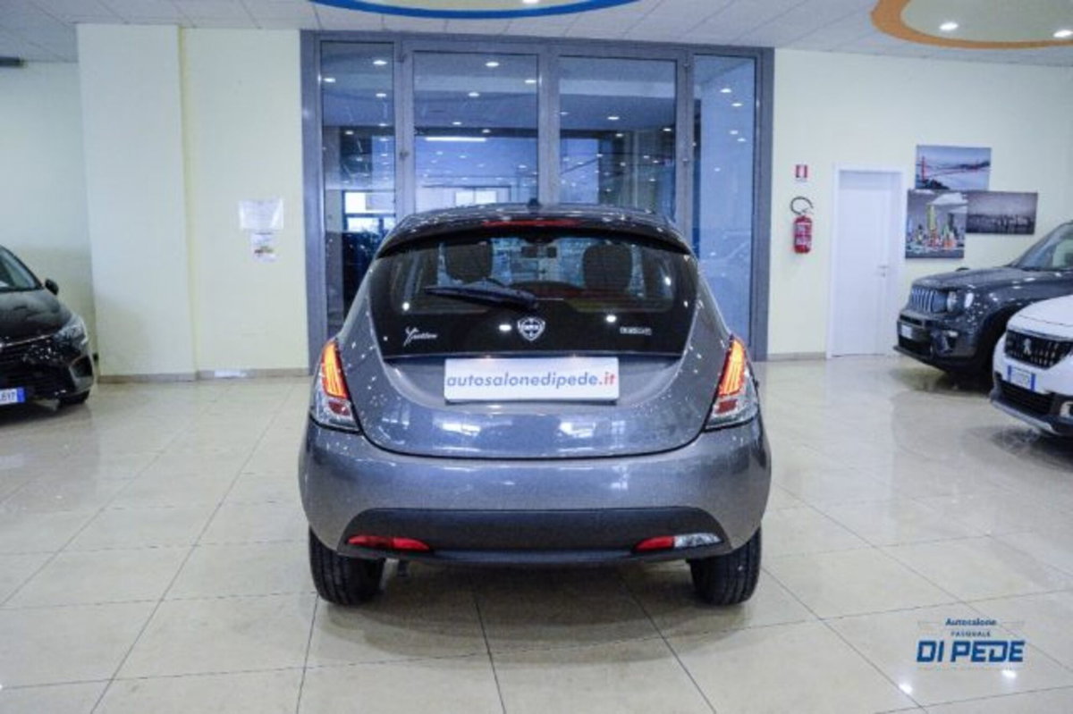 Lancia Ypsilon 1.0 FireFly 5 porte S&S Hybrid Ecochic Silver (5)