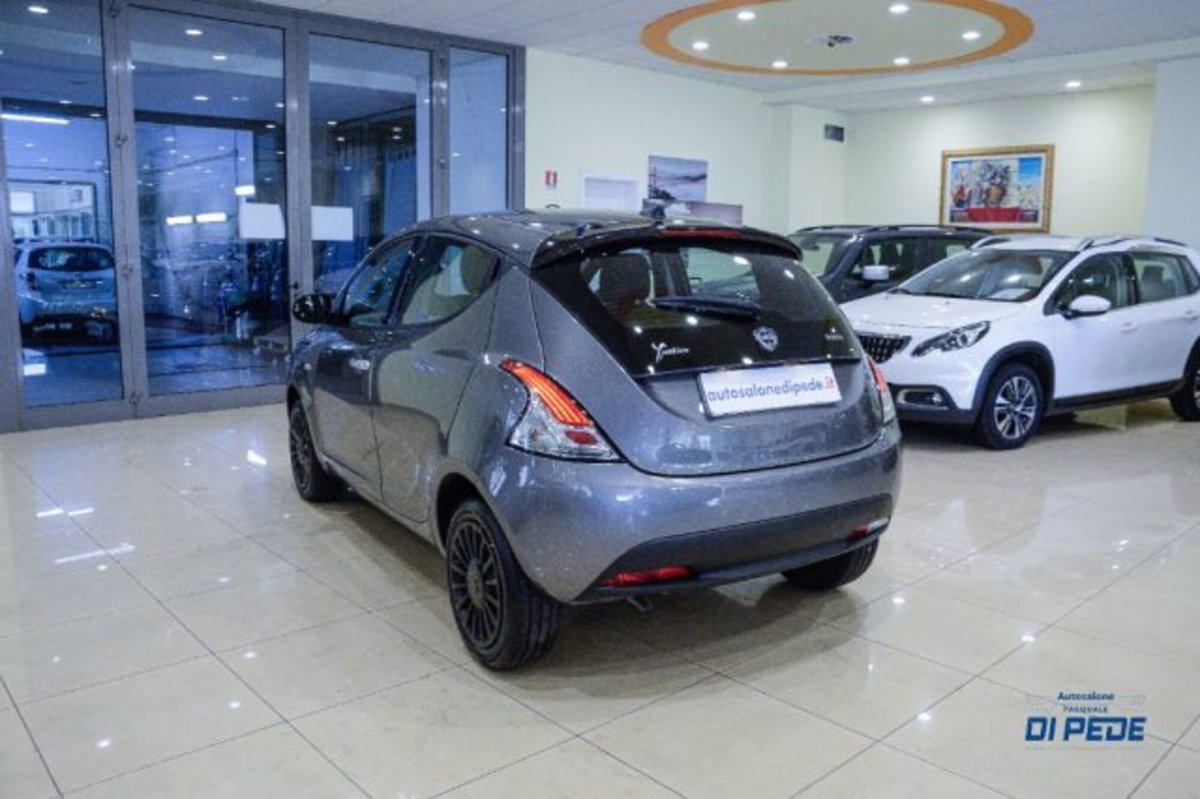 Lancia Ypsilon 1.0 FireFly 5 porte S&S Hybrid Ecochic Silver (6)