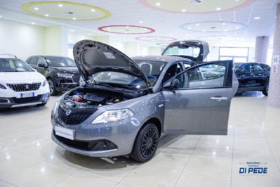 Lancia Ypsilon 1.0 FireFly 5 porte S&S Hybrid Ecochic Silver (7)