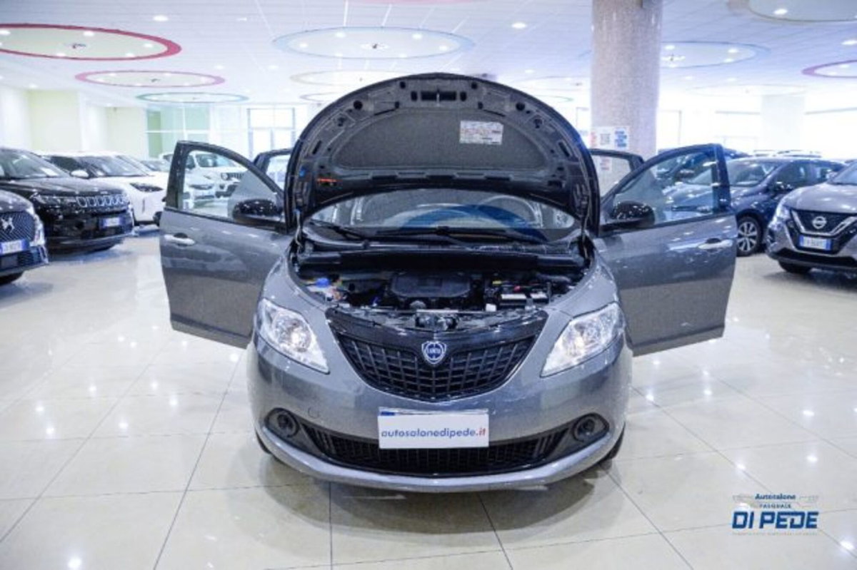 Lancia Ypsilon 1.0 FireFly 5 porte S&S Hybrid Ecochic Silver (8)