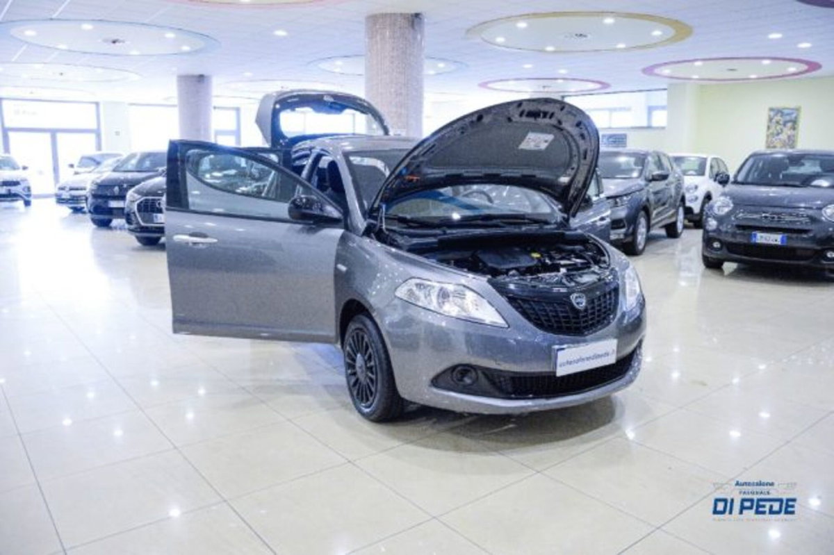 Lancia Ypsilon 1.0 FireFly 5 porte S&S Hybrid Ecochic Silver (9)