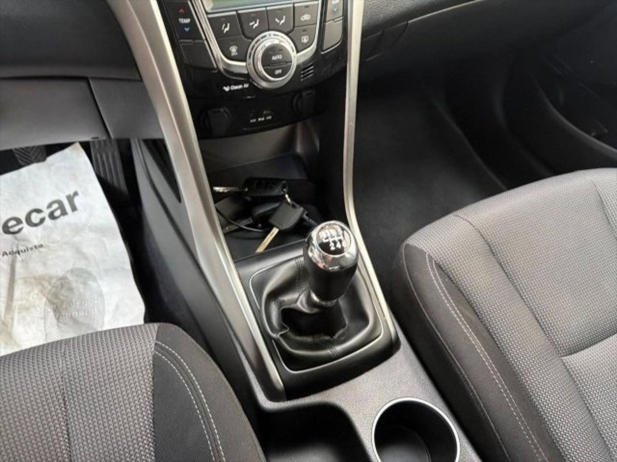 Hyundai i30 Station Wagon 1.6 CRDi Comfort A/T (11)