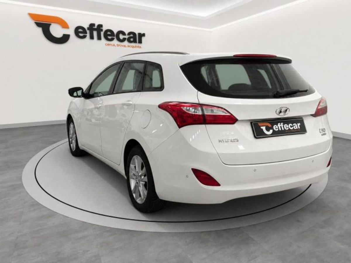 Hyundai i30 Station Wagon 1.6 CRDi Comfort A/T (4)