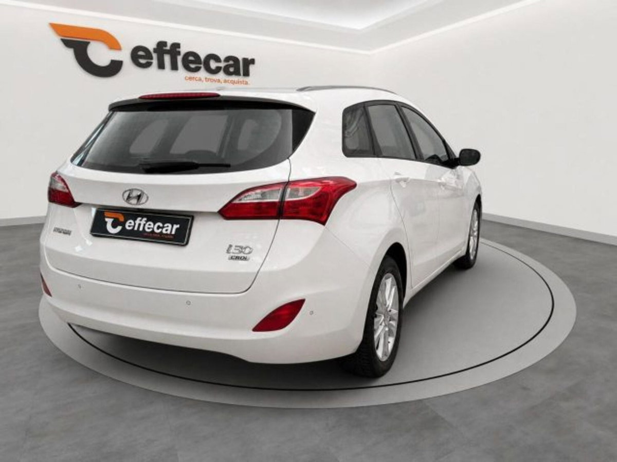 Hyundai i30 Station Wagon 1.6 CRDi Comfort A/T (6)