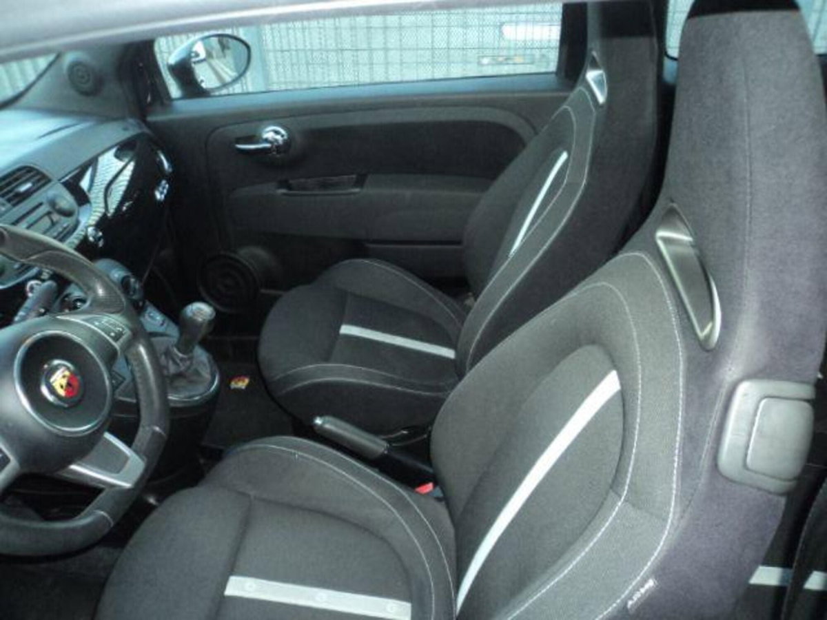 Abarth 500 1.4 Turbo T-Jet Custom (10)