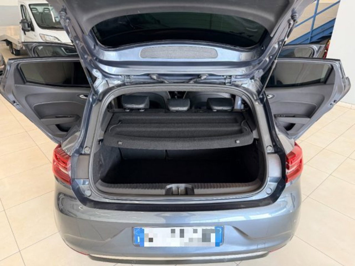 Renault Clio Full Hybrid E-Tech 140 CV 5 porte Intens (11)
