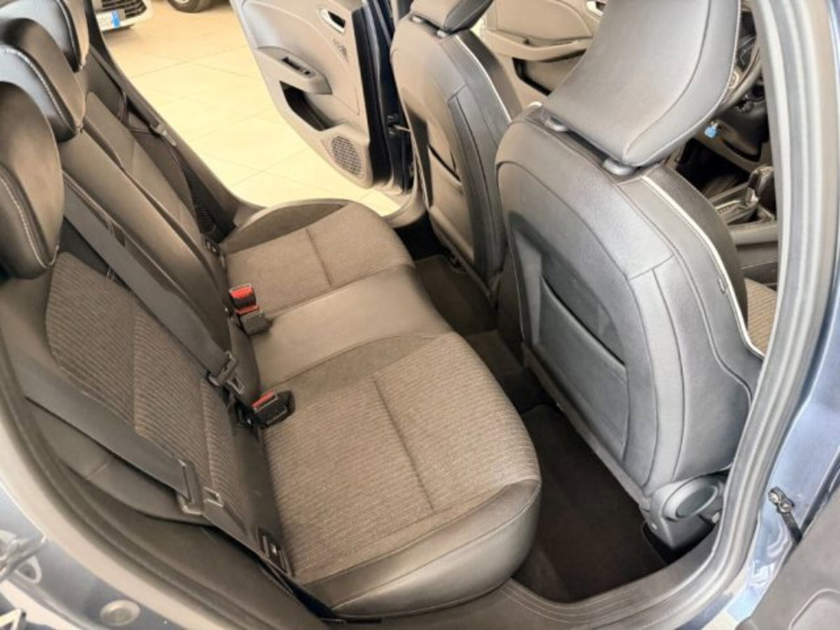 Renault Clio Full Hybrid E-Tech 140 CV 5 porte Intens (12)