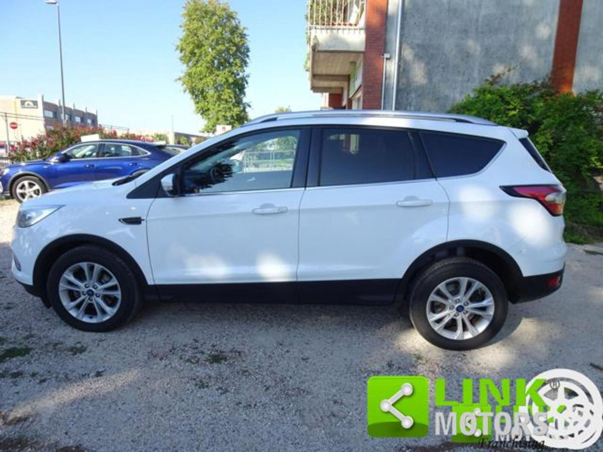 Ford Kuga 1.5 TDCI 120 CV S&S 2WD Powershift Edition (2)