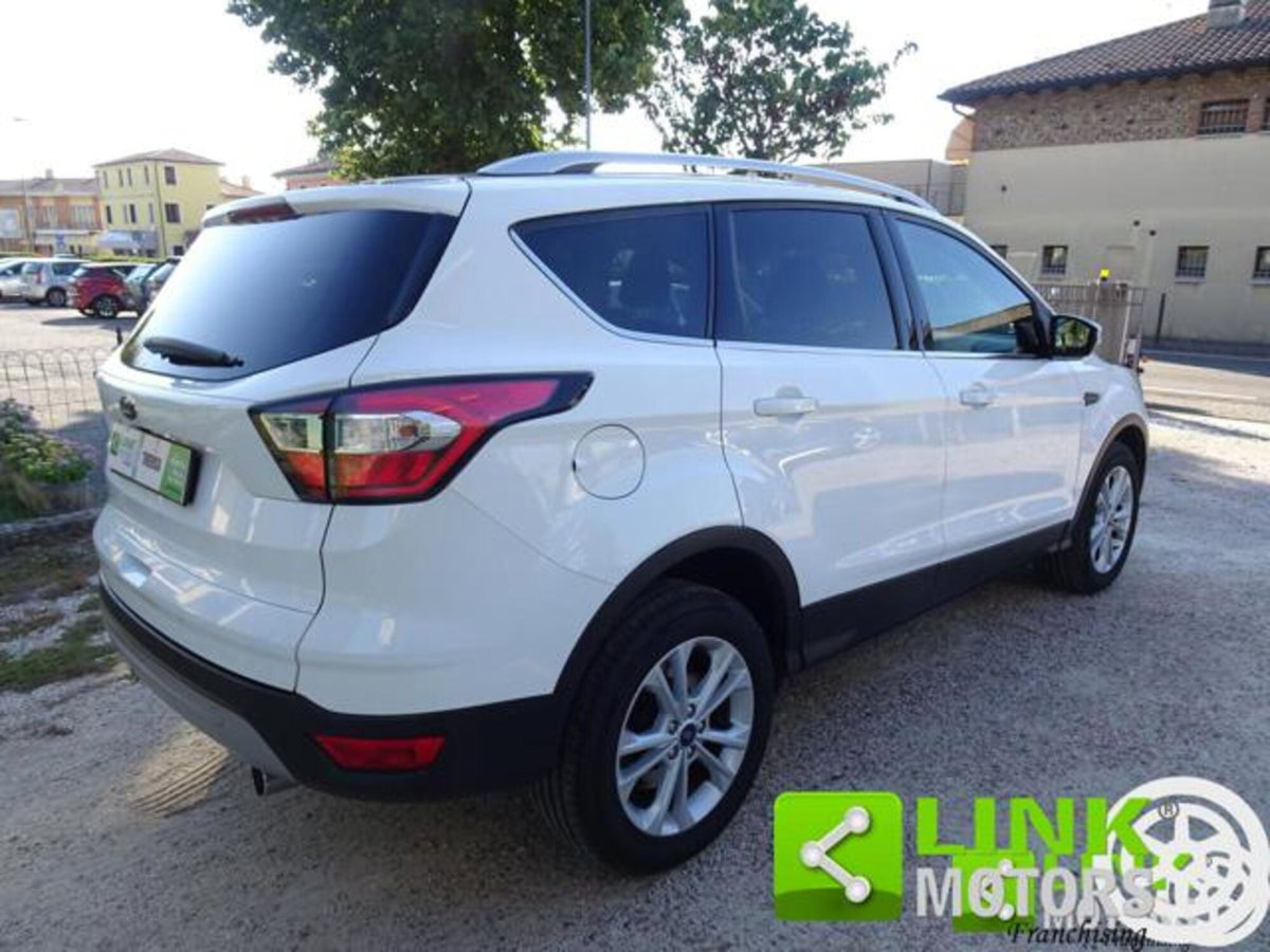 Ford Kuga 1.5 TDCI 120 CV S&S 2WD Powershift Edition (5)