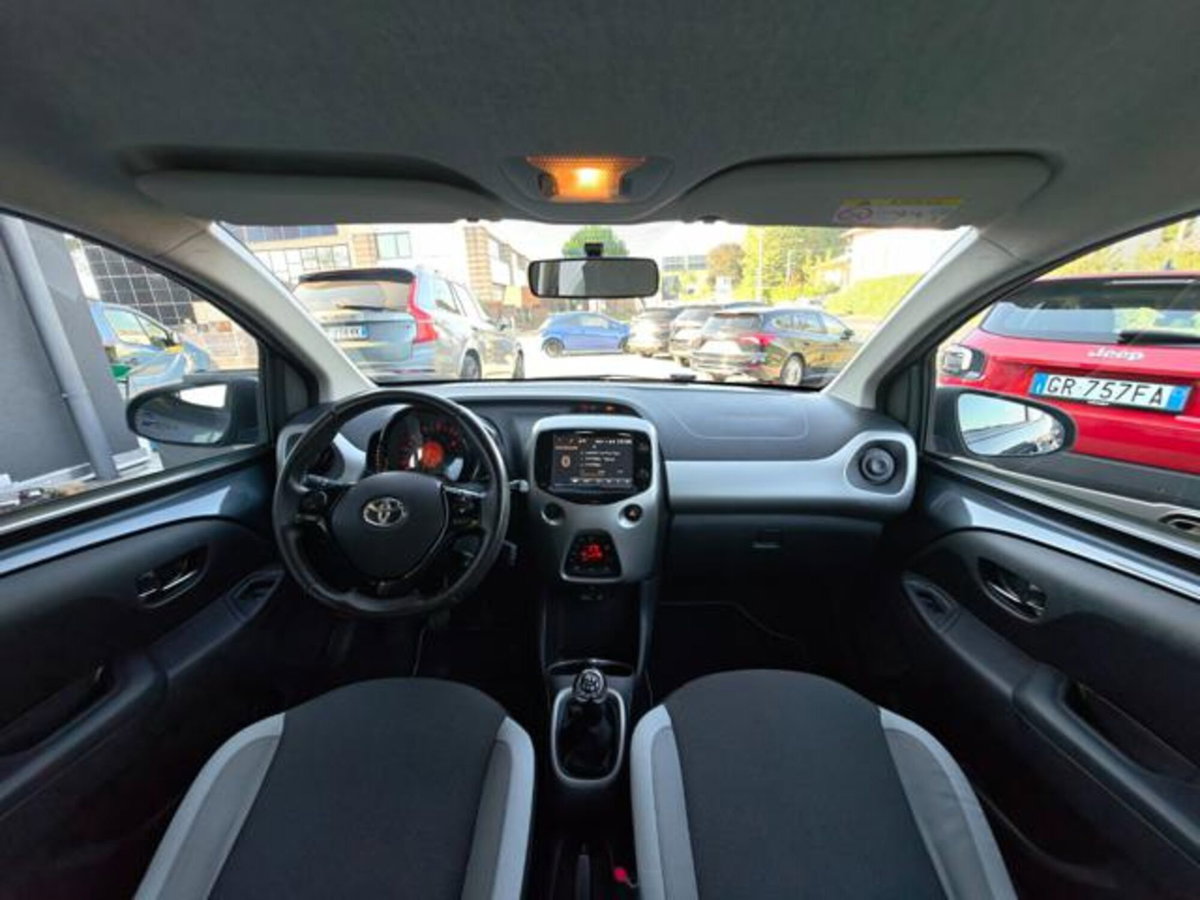 Toyota Aygo 1.0 VVT-i 69 CV 5 porte x-cool (13)