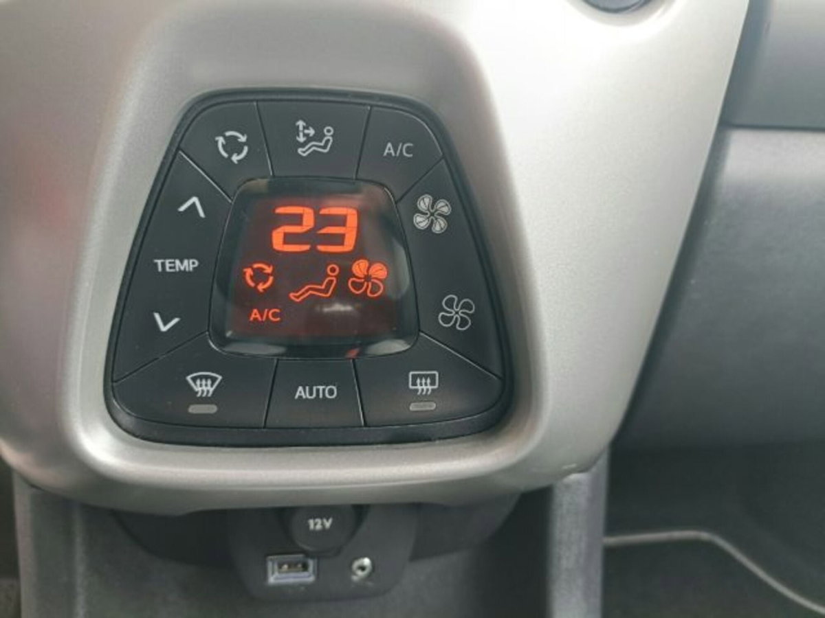 Toyota Aygo 1.0 VVT-i 69 CV 5 porte x-cool (17)