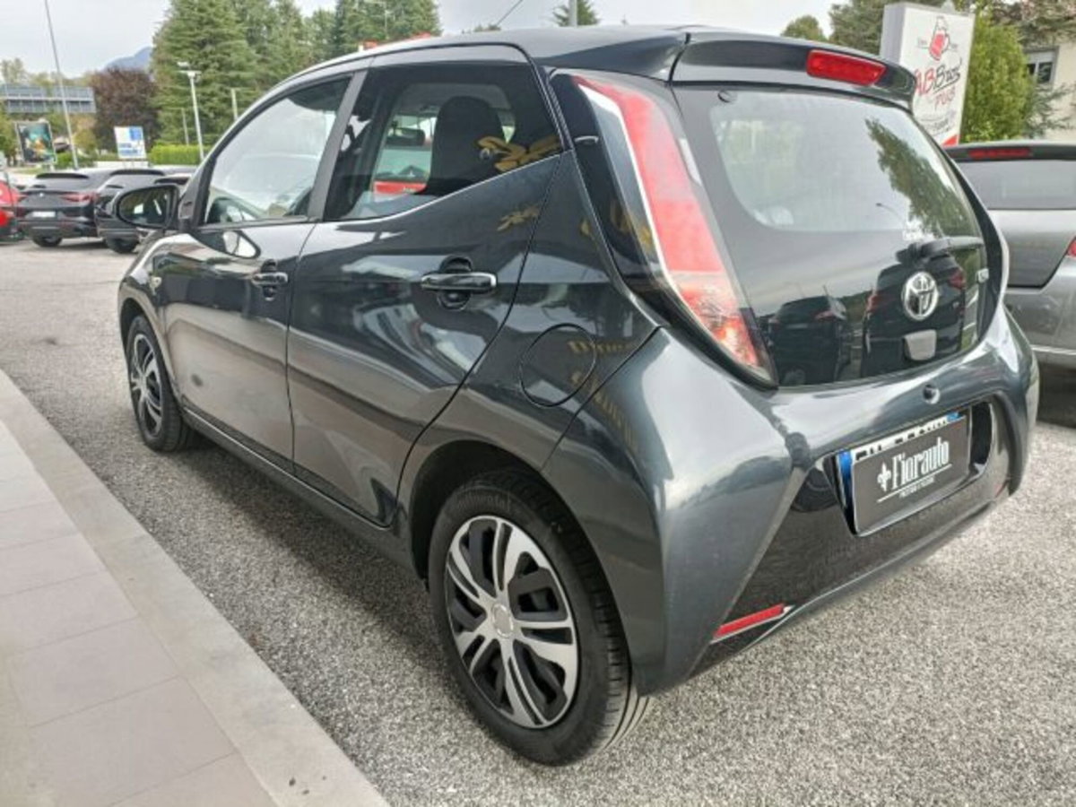 Toyota Aygo 1.0 VVT-i 69 CV 5 porte x-cool (5)