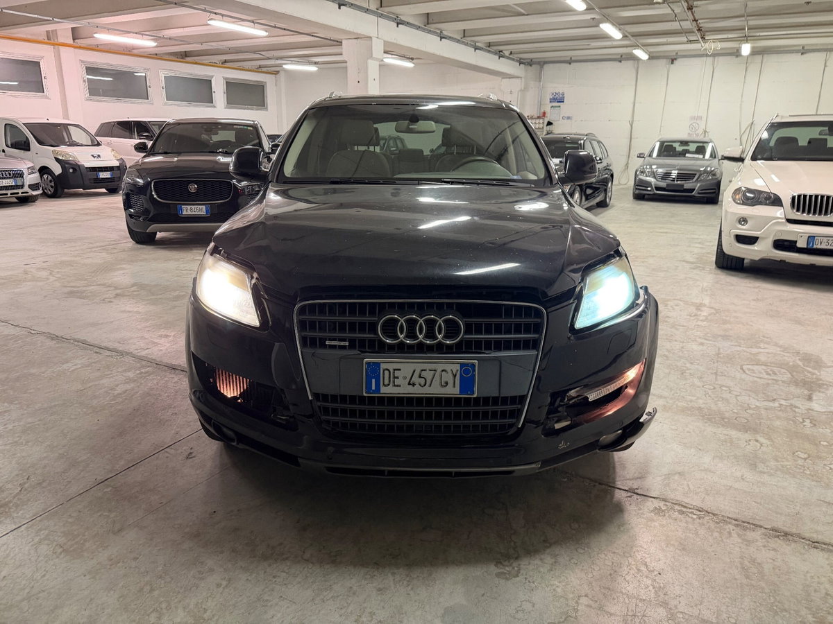 Audi Q7 3.0 V6 TDI 233CV quattro tiptronic (16)