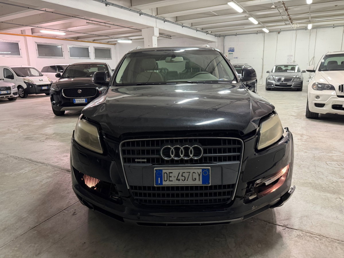 Audi Q7 3.0 V6 TDI 233CV quattro tiptronic (2)