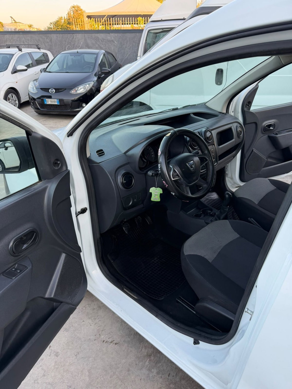 Dacia Dokker 1.5 dCi 8V 75CV Ambiance (8)