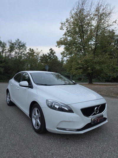 Volvo V40 D2 Business Plus (2)