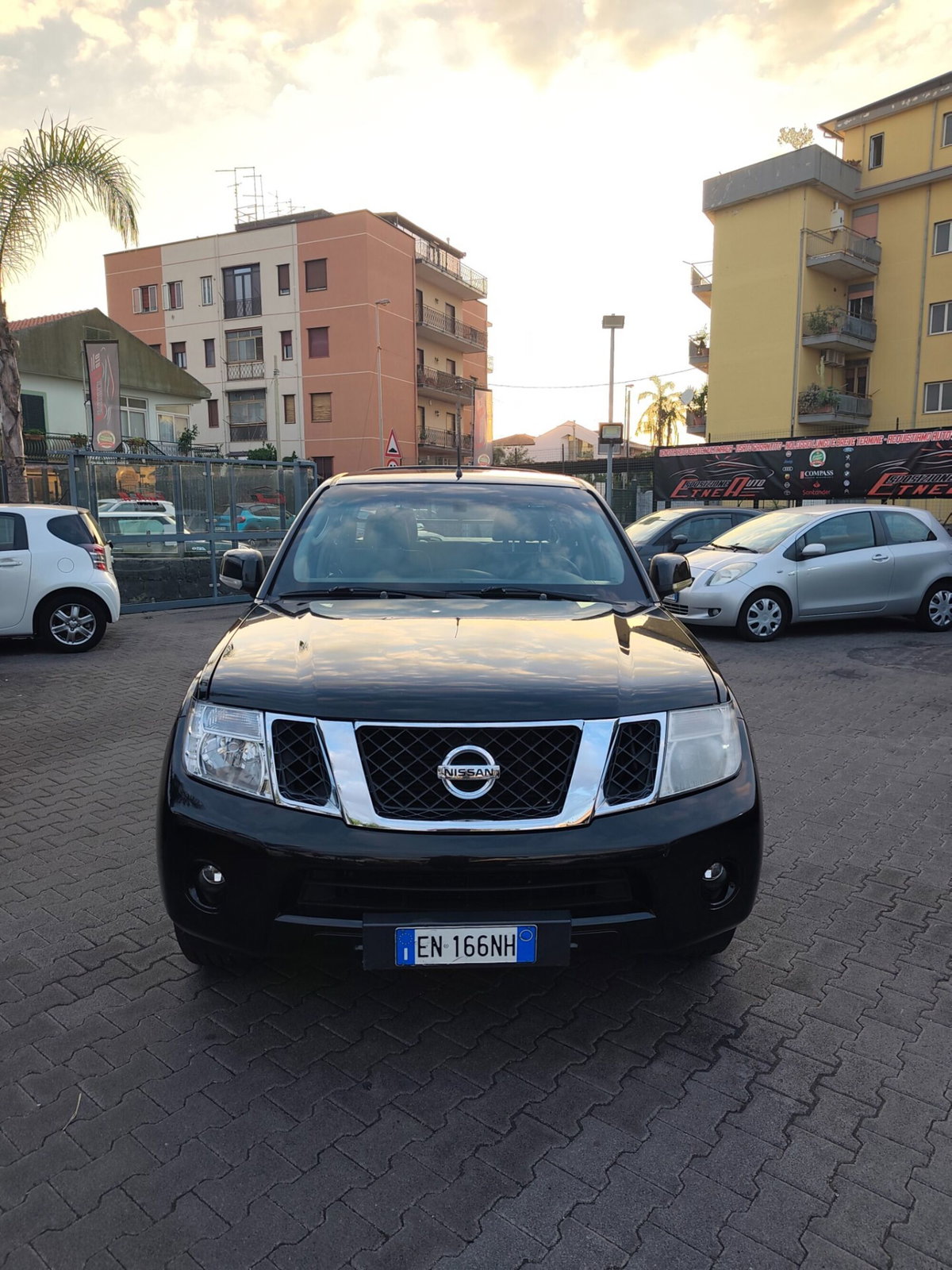 Nissan Navara 2.5 dCi 190CV 2 porte King Cab LE (2)