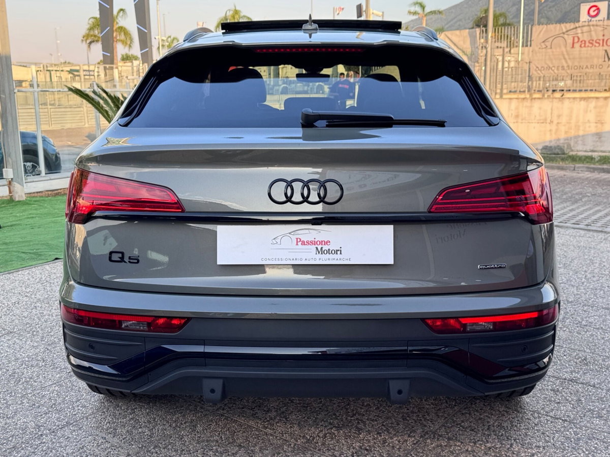 Audi Q5 Sportback 40 2.0 tdi mhev 12V Identity Black quattro s-tronic (4)