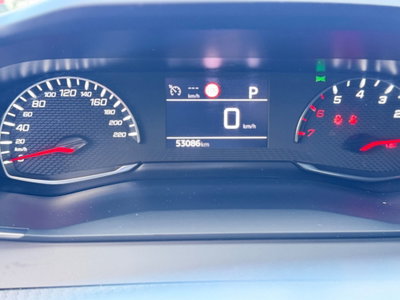 Peugeot 2008 BlueHDi 130 S&S EAT8 Allure Pack (11)