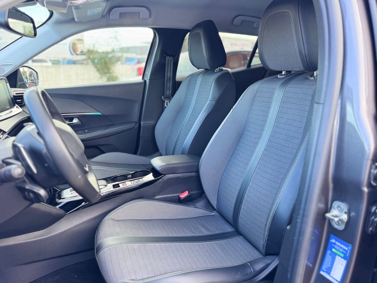 Peugeot 2008 BlueHDi 130 S&S EAT8 Allure Pack (12)