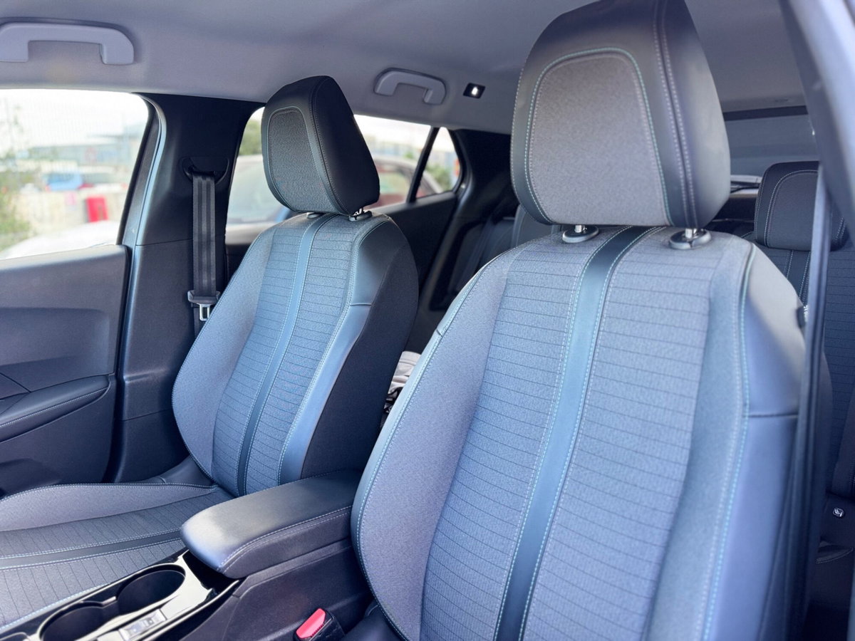 Peugeot 2008 BlueHDi 130 S&S EAT8 Allure Pack (13)