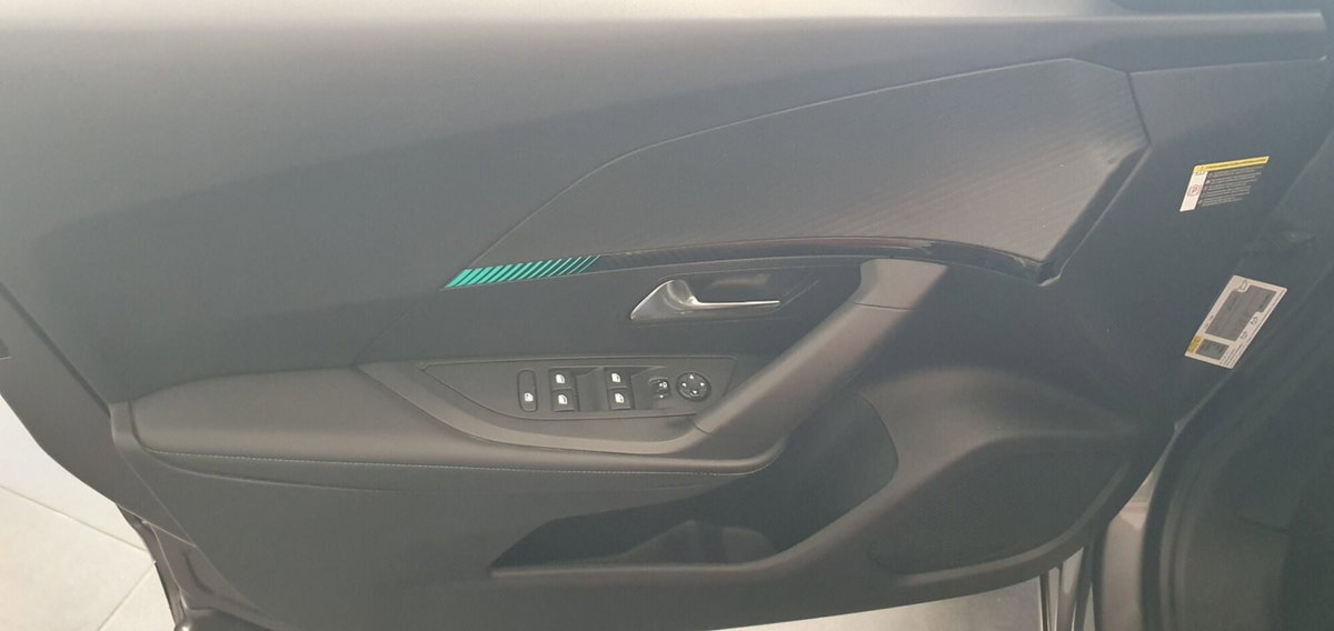 Peugeot 2008 BlueHDi 110 S&S Allure Pack (3)