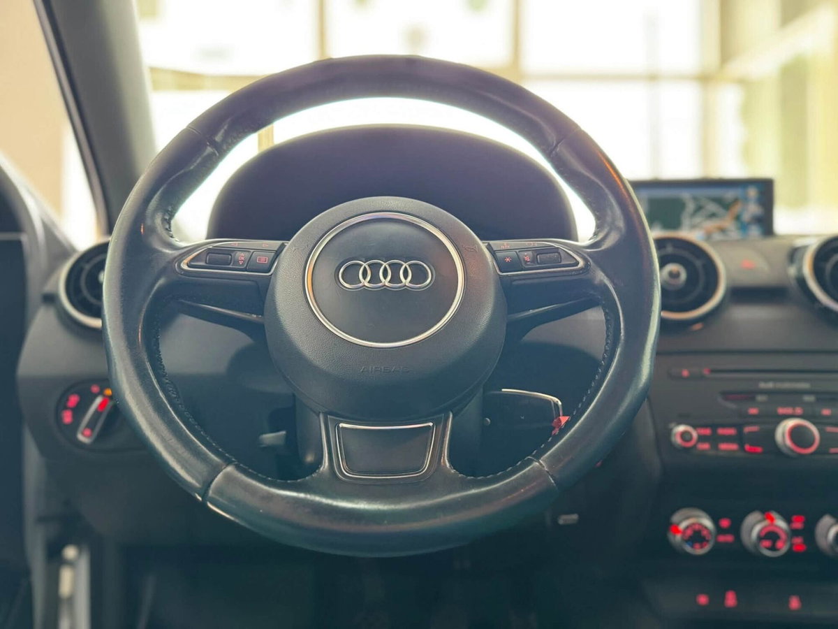 Audi A1 1.6 TDI 105 CV Ambition (14)