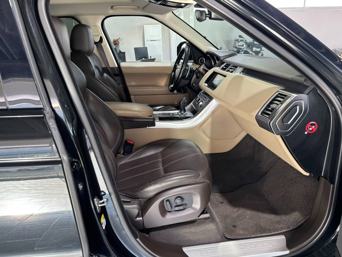 Land Rover Range Rover Sport 3.0 TDV6 HSE (18)