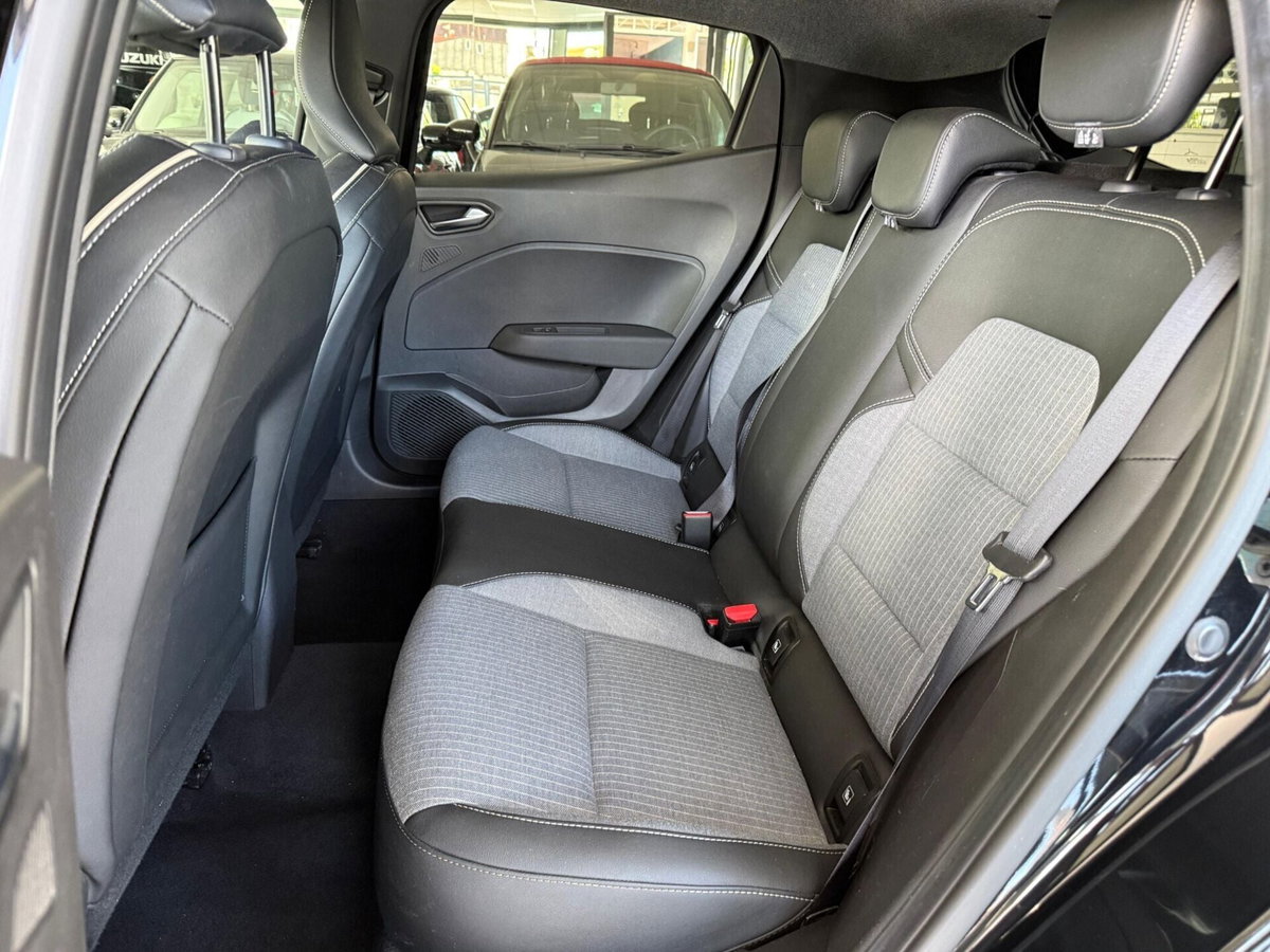 Renault Clio TCe 90 CV 5 porte Techno (9)