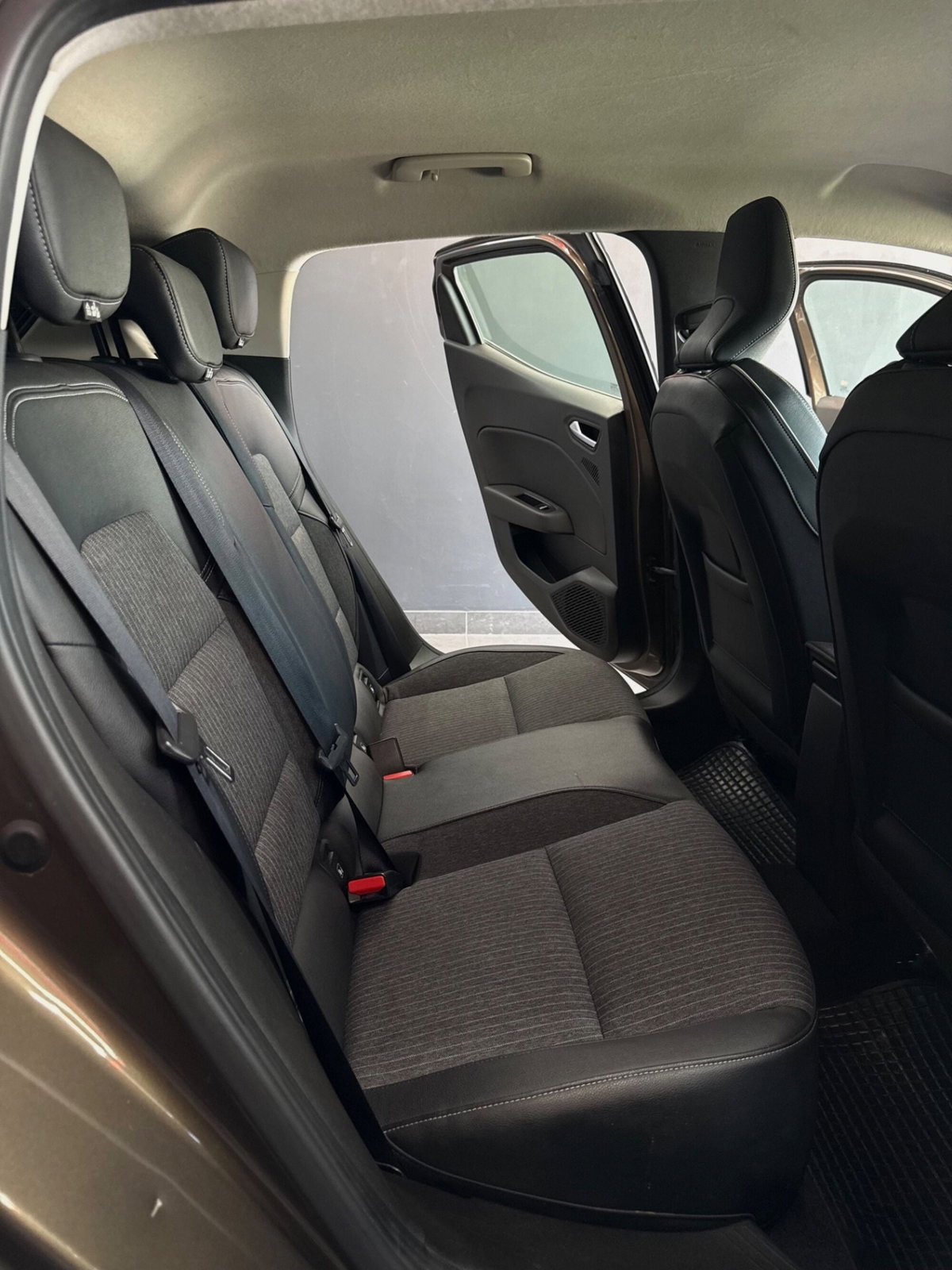 Renault Clio SCe 75 CV 5 porte Intens (19)