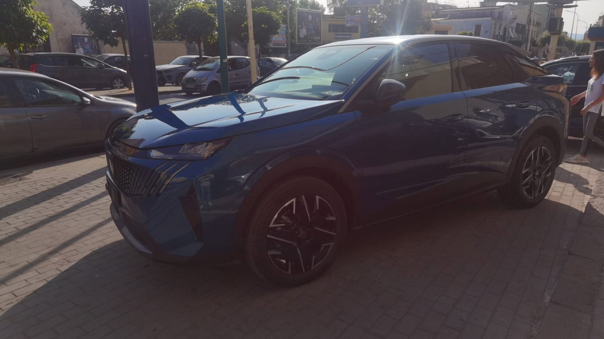 Peugeot 3008 1.2 hybrid 48V Allure Pack 136cv e-dcs6 (4)