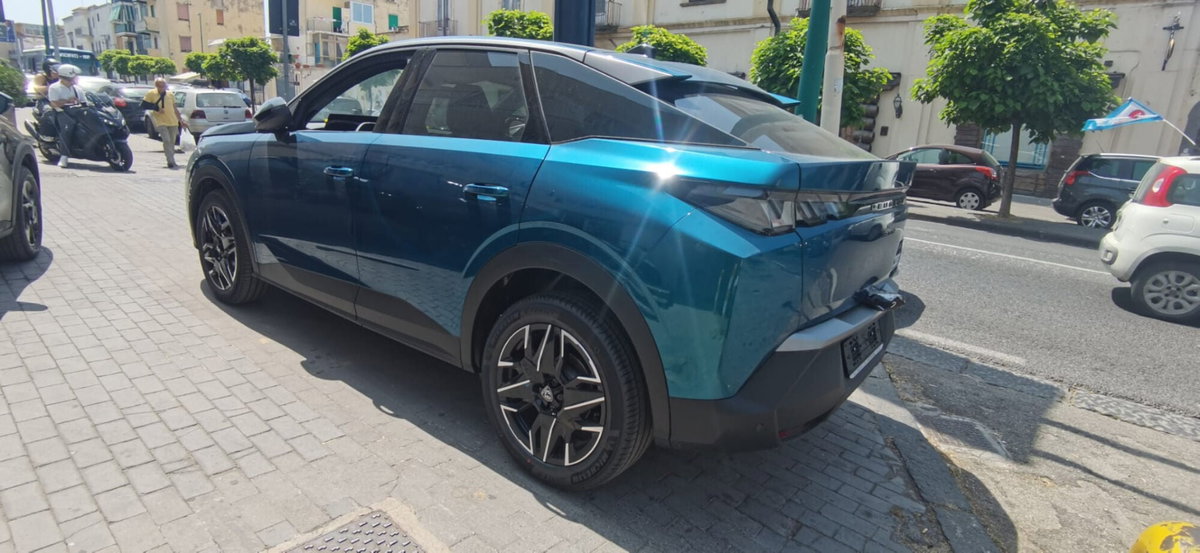 Peugeot 3008 1.2 hybrid 48V Allure Pack 136cv e-dcs6 (8)