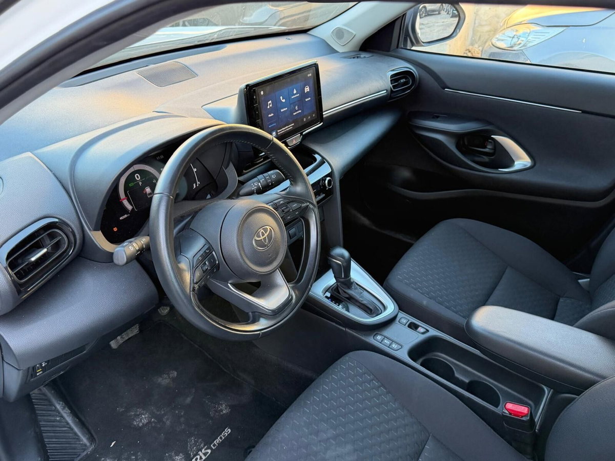 Toyota Yaris Cross 1.5h GR Sport Black Sky fwd 116cv e-cvt (5)