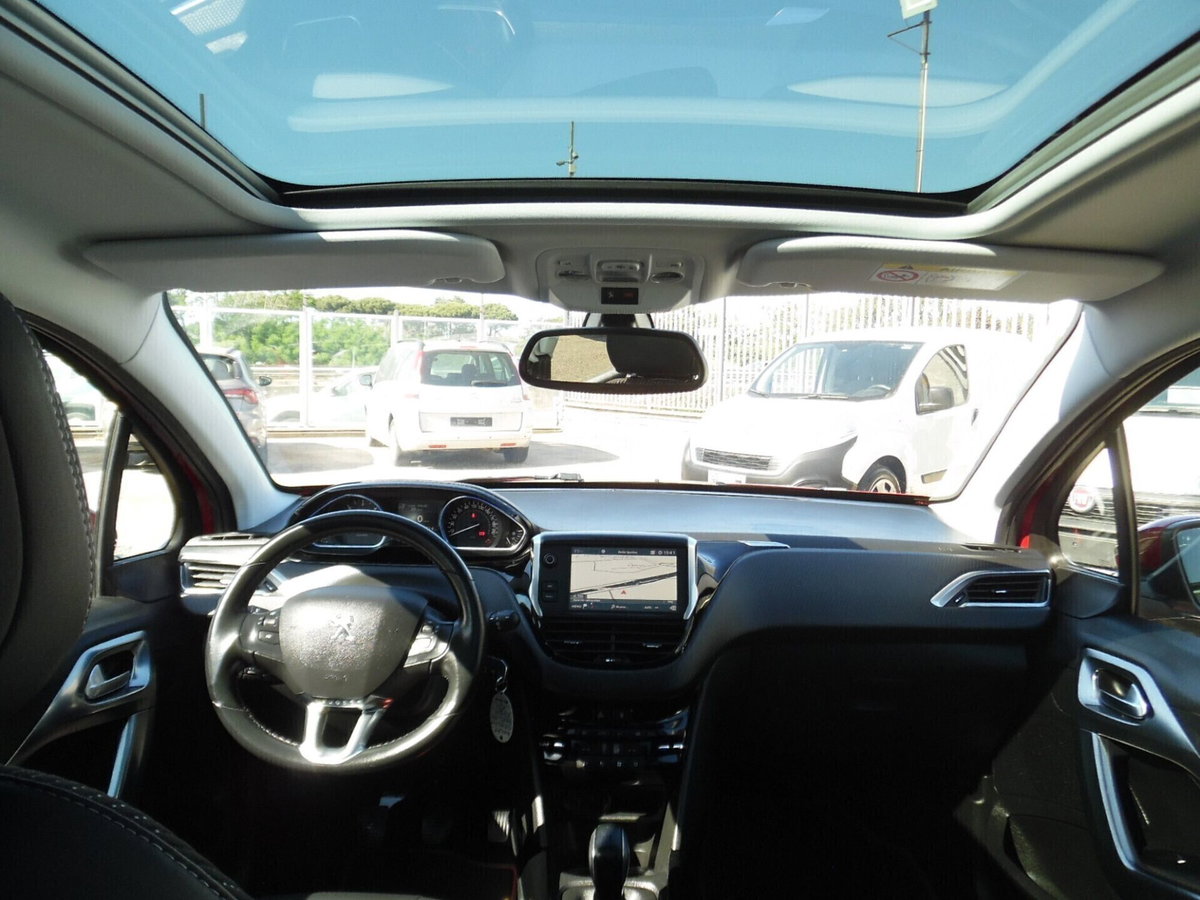 Peugeot 2008 BlueHDi 100 S&S Allure (11)