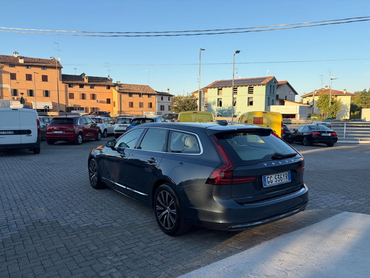 Volvo V90 B5 (d) AWD automatico Ultimate Dark (7)