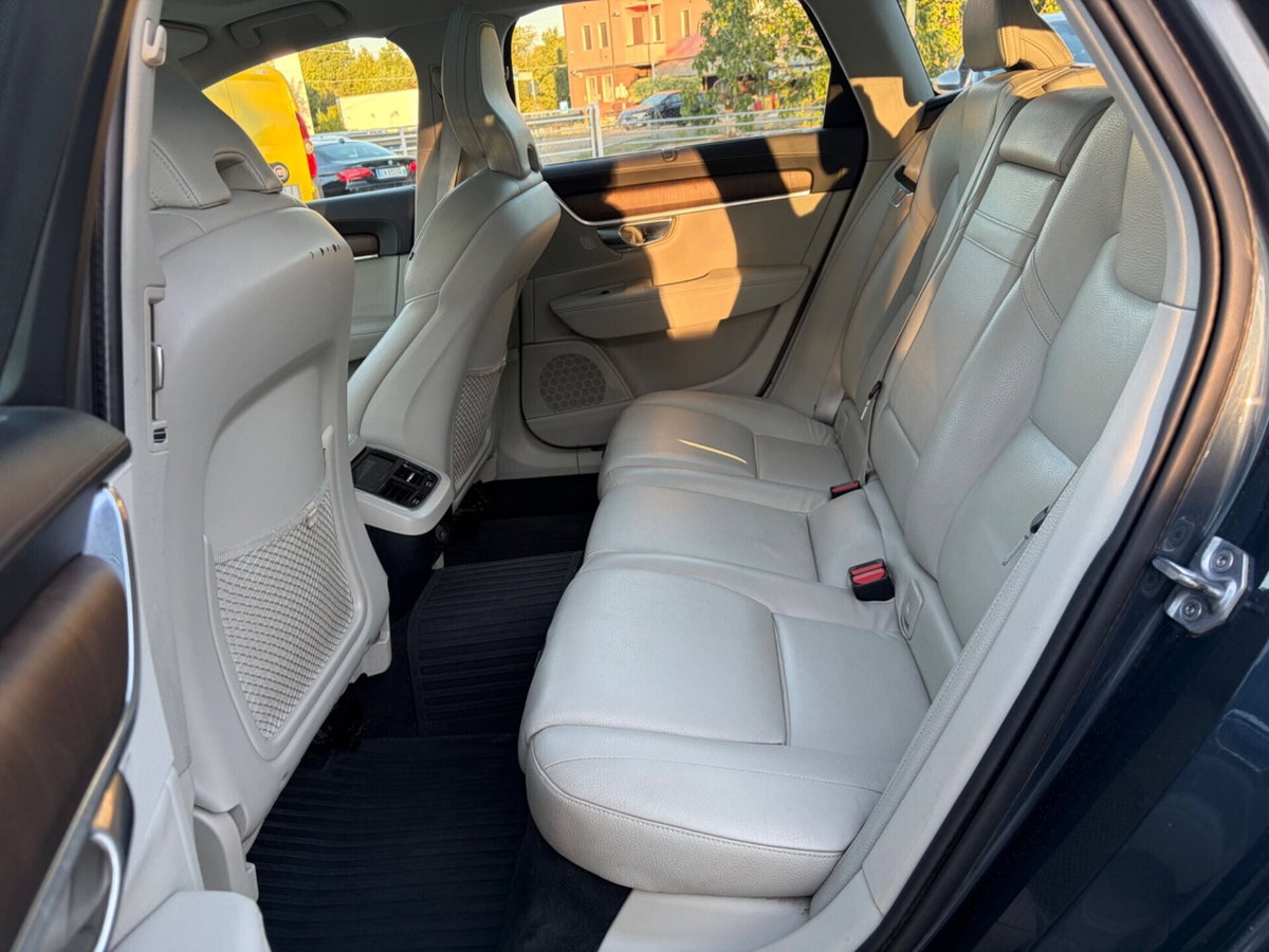 Volvo V90 B5 (d) AWD automatico Ultimate Dark (9)