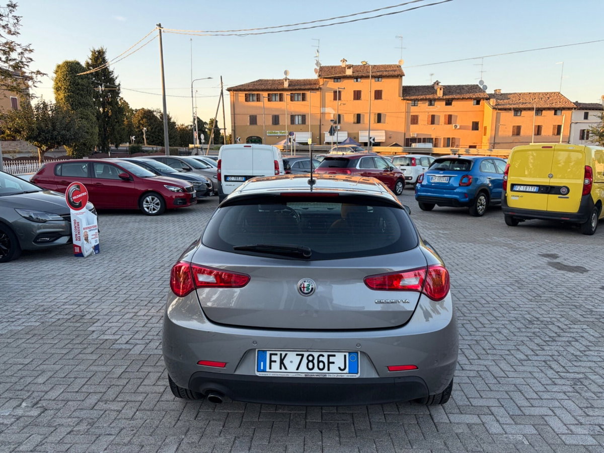 Alfa Romeo Giulietta 1.6 JTDm Business 120cv (6)