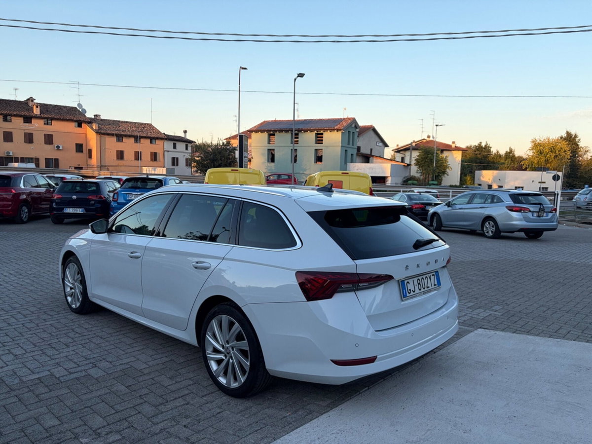 Skoda Octavia Station Wagon 2.0 TDI EVO SCR 150 CV DSG 4x4 Wagon Executive (4)