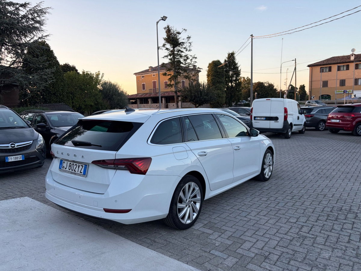 Skoda Octavia Station Wagon 2.0 TDI EVO SCR 150 CV DSG 4x4 Wagon Executive (6)