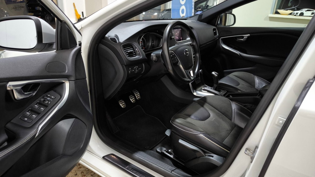 Volvo V40 D2 R-design Kinetic (13)