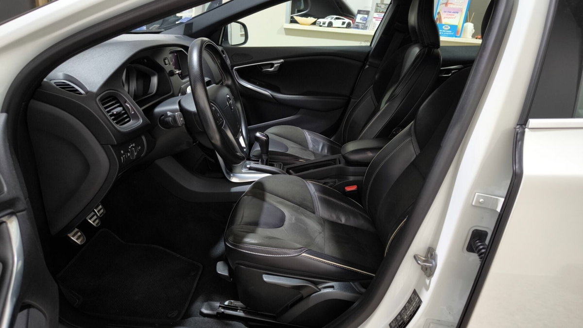 Volvo V40 D2 R-design Kinetic (14)