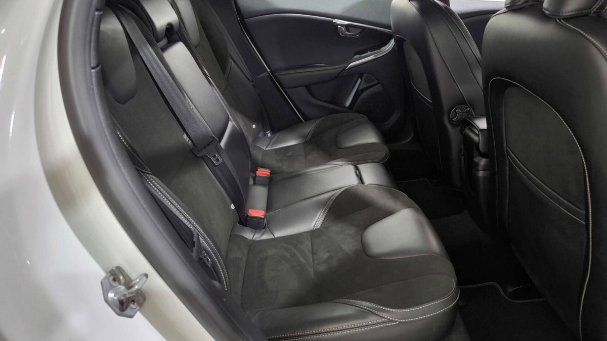 Volvo V40 D2 R-design Kinetic (17)