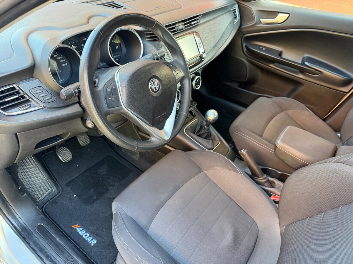 Alfa Romeo Giulietta 1.6 JTDm Ti 120cv (11)
