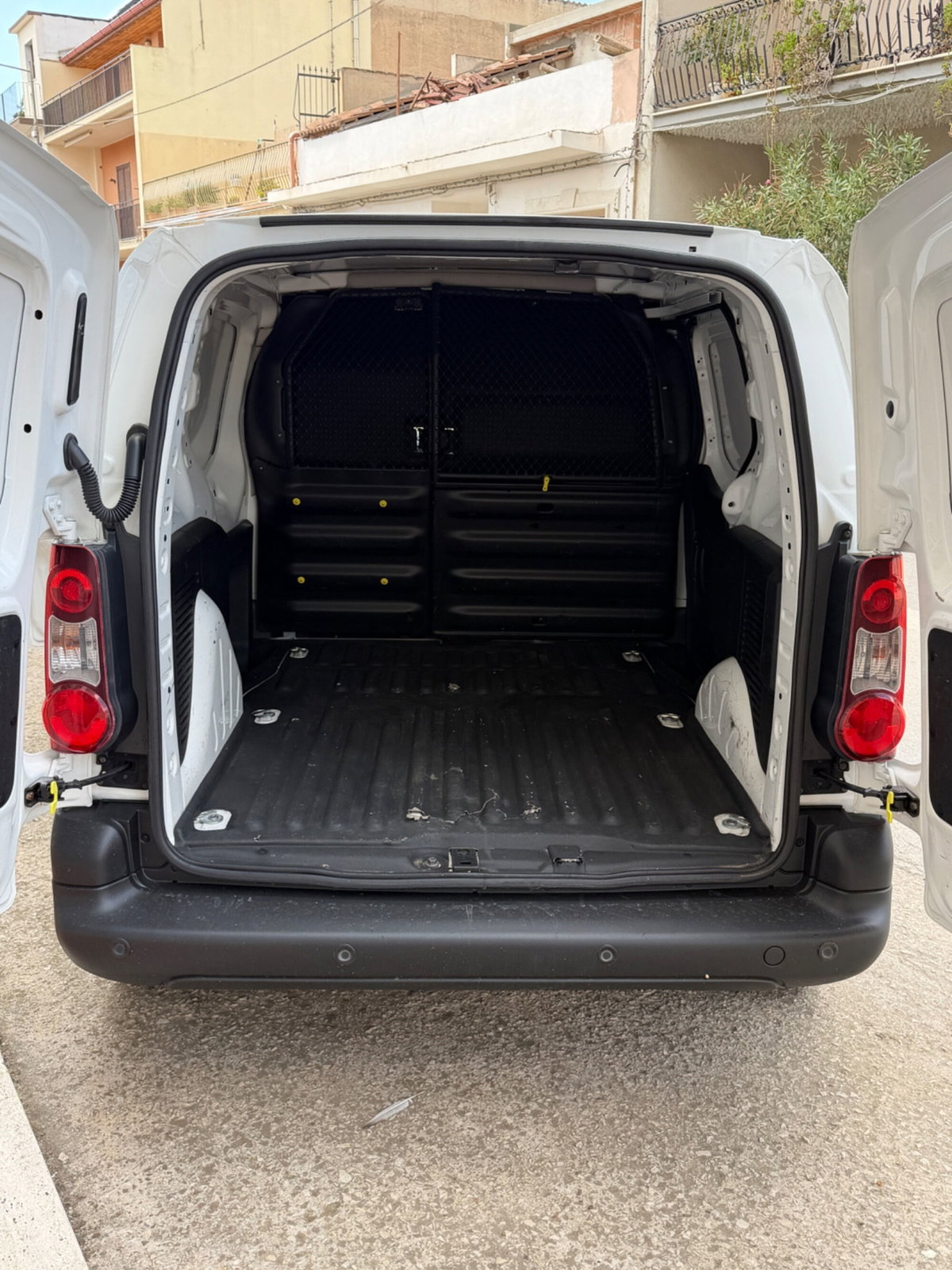 Citroen Berlingo Furgone 1.6 HDi 90 Van 3 posti Club L1 (14)